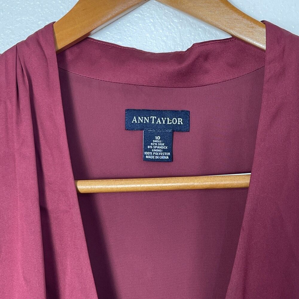 Ann Taylor Women's Blouse Sleeveless Burgundy Silk Blend Plunge V-neck Size 10
